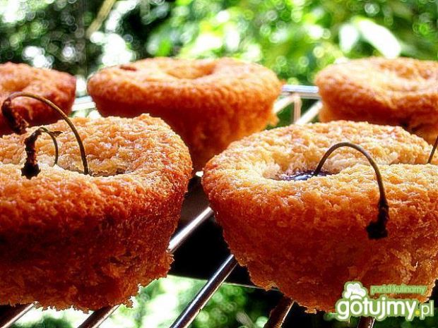 Przepis  muffinki kokosowe z czereśniami przepis