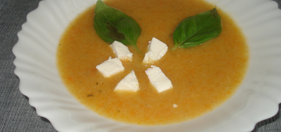 Zupa krem z marchewki podana z fetą i bazylią (autor: norweska20 ...