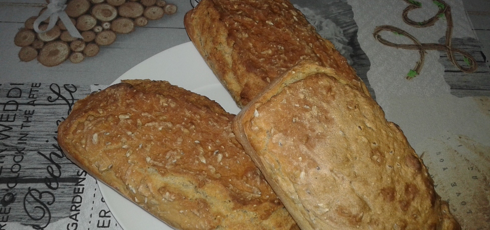 Chlebek z otrębami na maślance (autor: renata9)