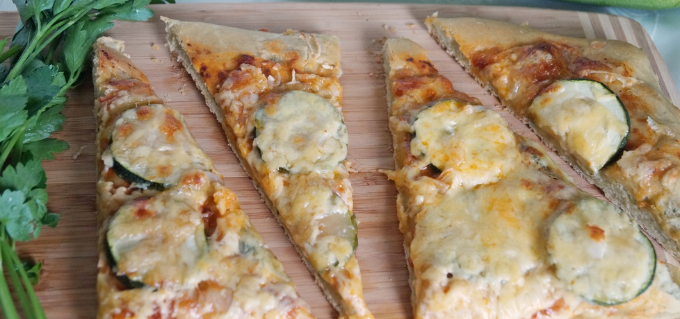 Zielona pizza z cukinią (autor: alexm)