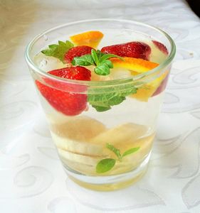 Woda smakowa z balladą owocową