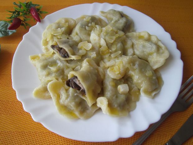 Przepis  pierogi z pieczarkami przepis