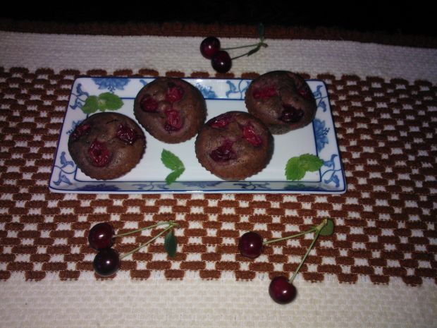 Przepis  czekoladowe muffinki z wiśniami przepis