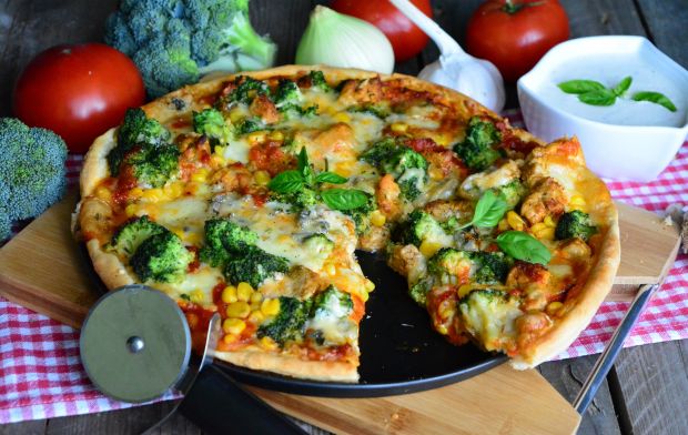 Przepis  pizza z brokułem i 4 serami przepis