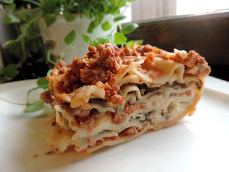 Przepis  lasagne z mięsem i pieczarkami przepis