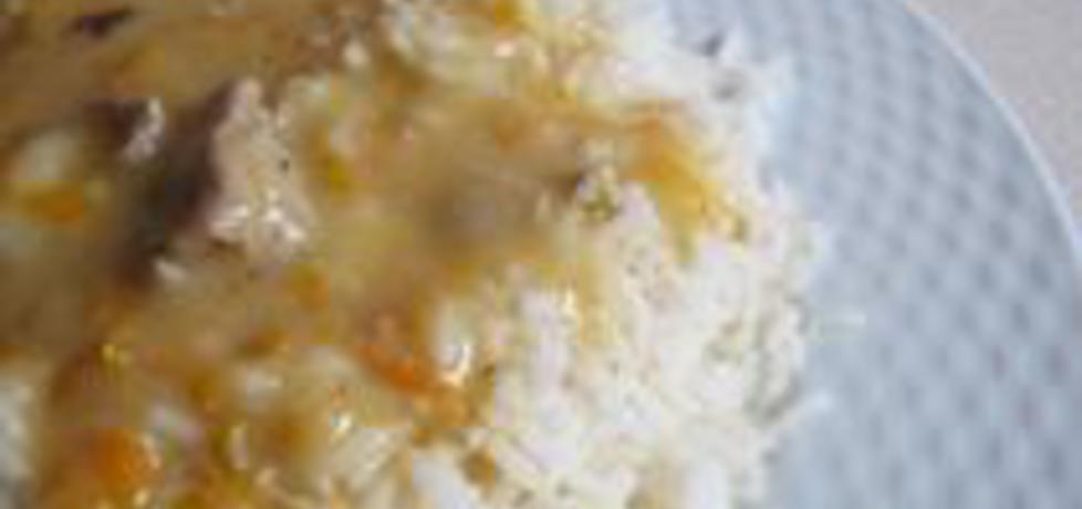 Ryż z sosem i kawałkami kurczaka. (autor: anula250 ...