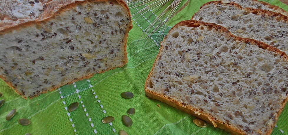Chleb ze świeżym ogórkiem, serem i pestkami (autor: beatris ...
