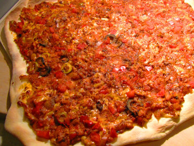 Wegetariański lahmacun czyli turecka pizza