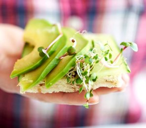 Zielona kanapka z awokado  prosty przepis i składniki