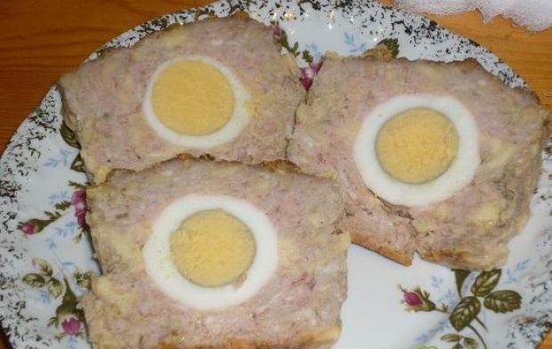 Przepis  pieczeń z jajkiem i żółtym serem przepis