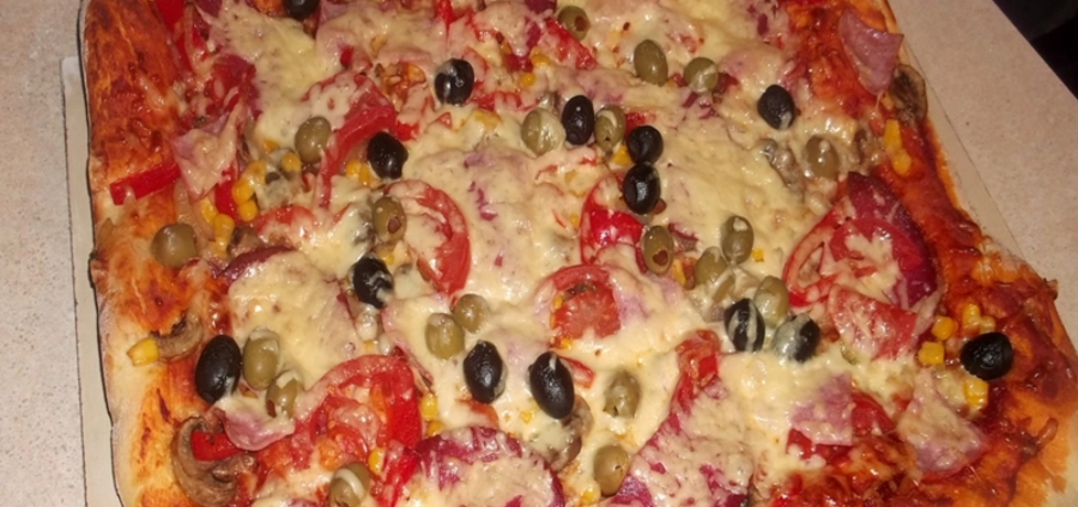 Pizza z salami (autor: luna76)