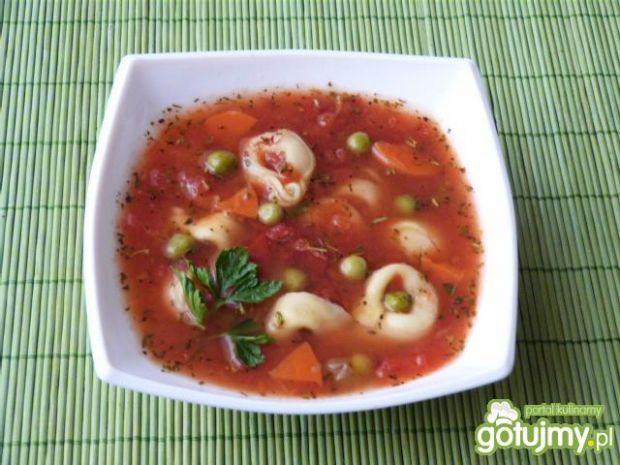 Przepis  zupa pomidorowa z tortellini z szynką przepis