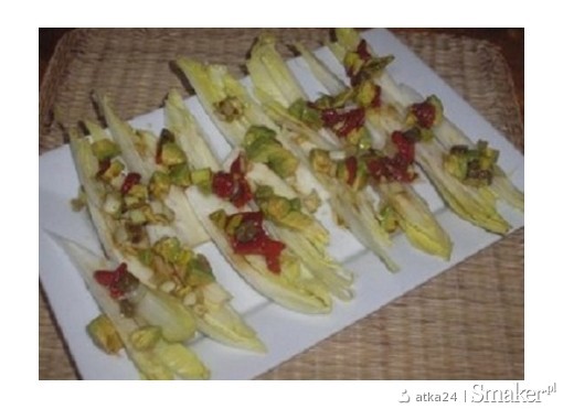 Salatka z cykorii z vinegretem z awokado