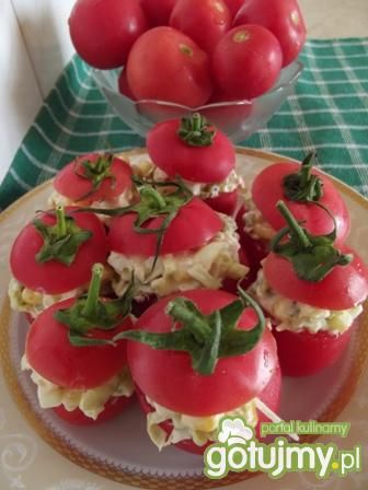Sposób przygotowania: pomidory faszerowane sałatką. gotujmy.pl