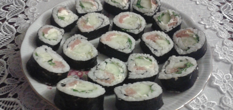 Sushi z łososiem, ogórkiem, serkiemi rukolą (autor: wwwiolka ...