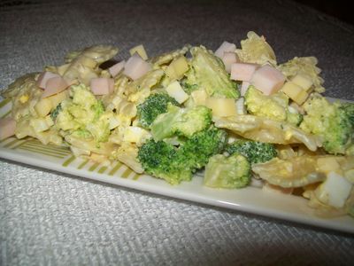 Kokardki z brokułami w majonezie