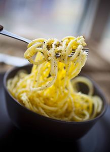 Spaghetti z pieprzem i parmezanem