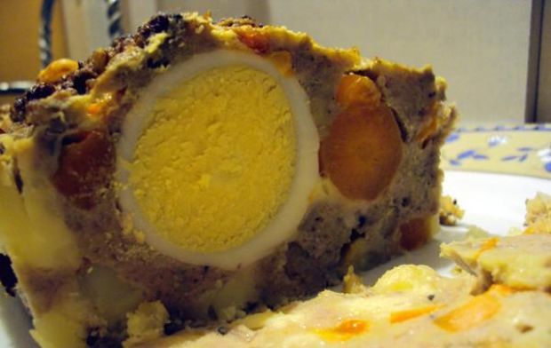 Przepis  klops z jajkiem i pieczarkami przepis