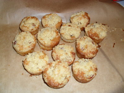 Muffinki z czereśniami i kruszonką