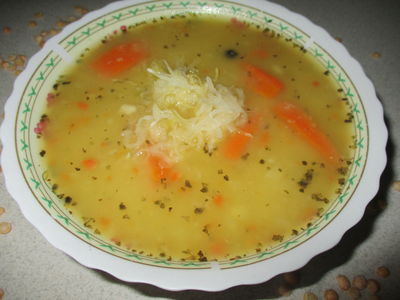 Zupa grochowa z kiszoną kapustą
