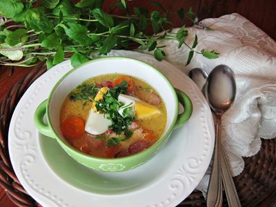Zupa chrzanowa z jajkiem i kiełbasą