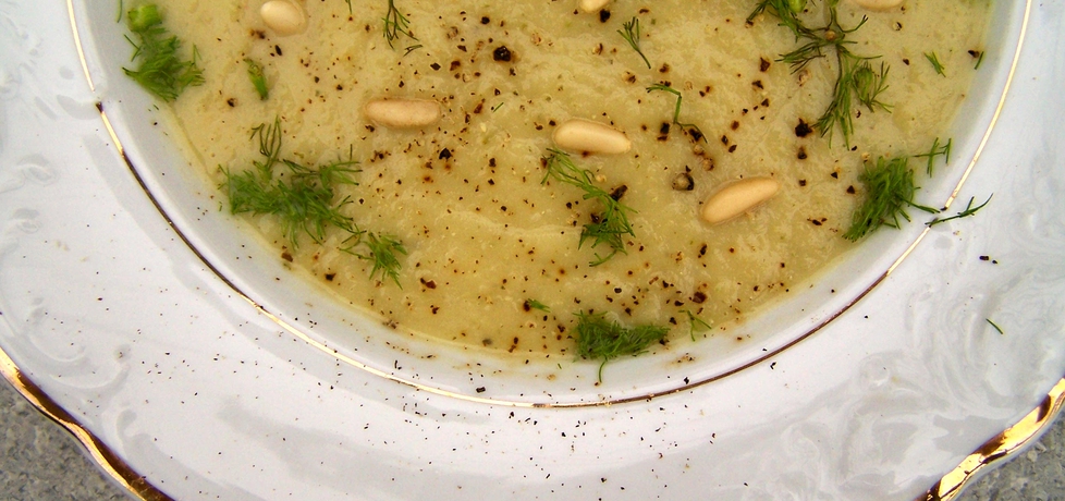 Zupa krem z kopru włoskiego, korzenia pietruszki i sera cheddar ...