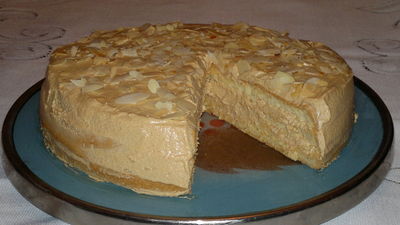 Tort krówkowy z migdałami