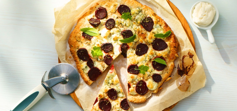 Orkiszowa pizza z rukolą, gorgonzolą i burakiem (autor: doradca ...