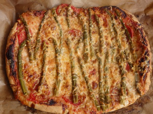 Przepis  pizza ze szparagami przepis