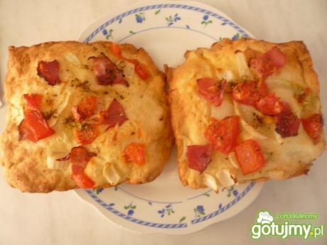 Przepis  pizza z pomidorem, serem i szynką przepis