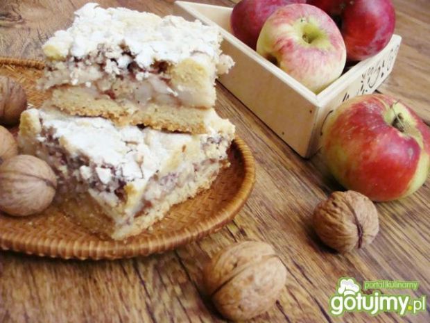 Przepis  jabłkowe ciasto z orzechową bezą przepis