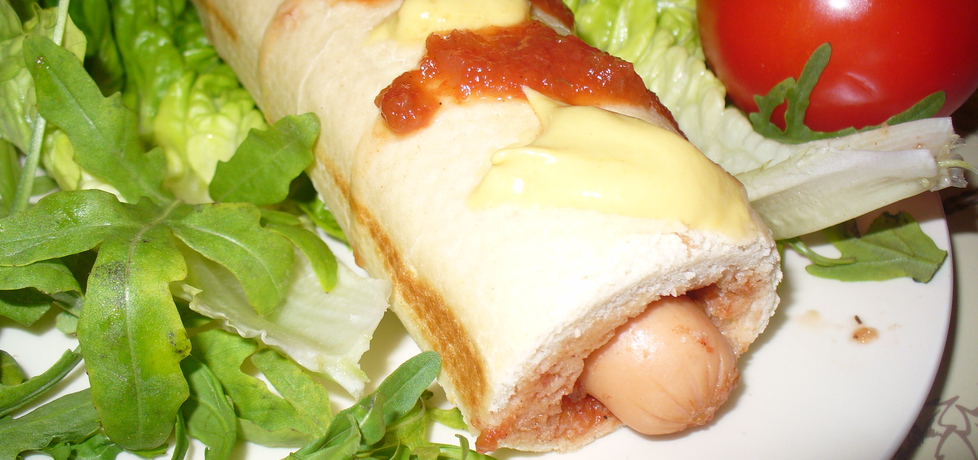Hot dog z parówką z szynki (autor: jagoda5913)