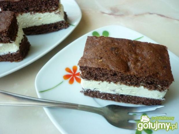 Przepis  ciasto kakaowe z jogurtową masą przepis