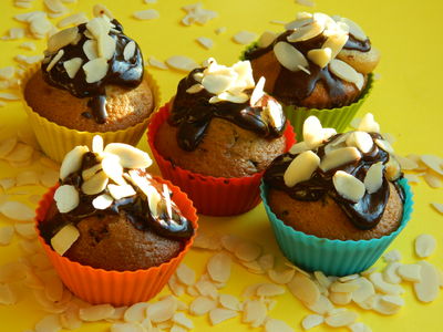 Muffinki czekoladowe z płatkami migdałowymi