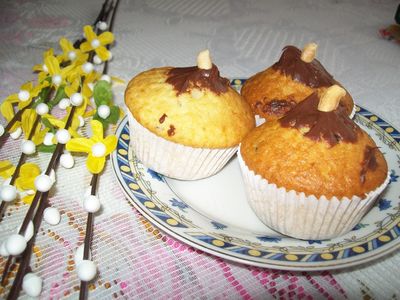 Muffinki z rodzynkami i czekoladą