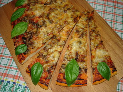 Pizza z leśnymi grzybami i serem