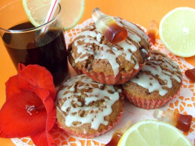 Przepis  muffinki czekoladowo-orzechowe z coca