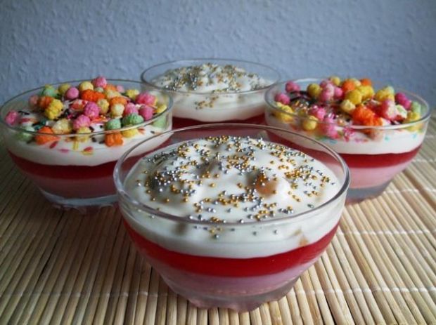 Przepis  deser z galaretką, maślanką i jogurtem przepis