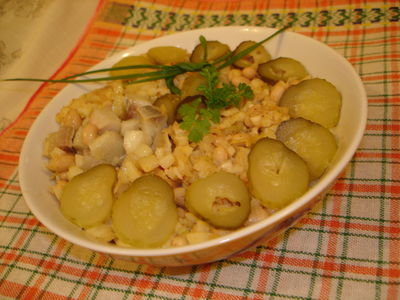 Sałatka śledziowa z ziemniakami i białą fasolą