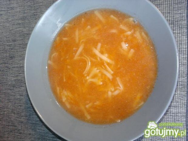Przepis  zupa pomidorowa z tartymi warzywami przepis