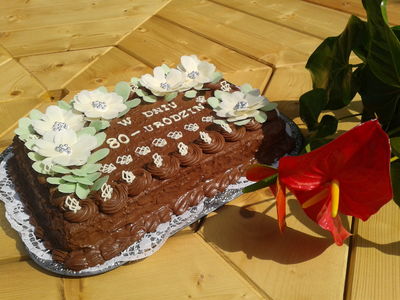 Tort urodzinowy na 80 lat