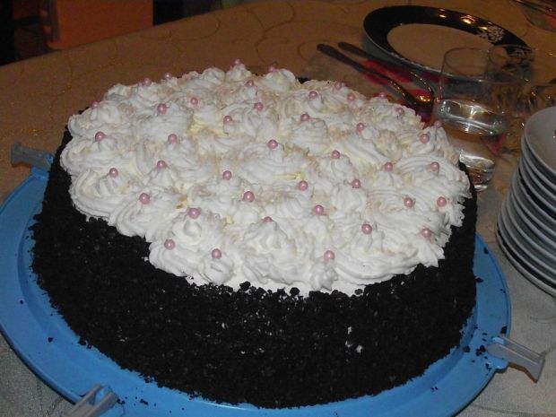 Przepis  tort śmietankowy z bezą makowo