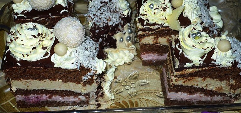 Puszysty tort chałwowo truskawkowy (autor: marta1986 ...