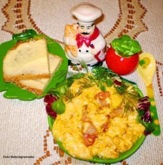 Przepis  jajecznica z żółtym serem : przepis