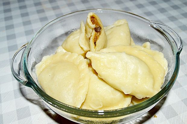 Przepis  pierogi z kapustą i grzybami przepis