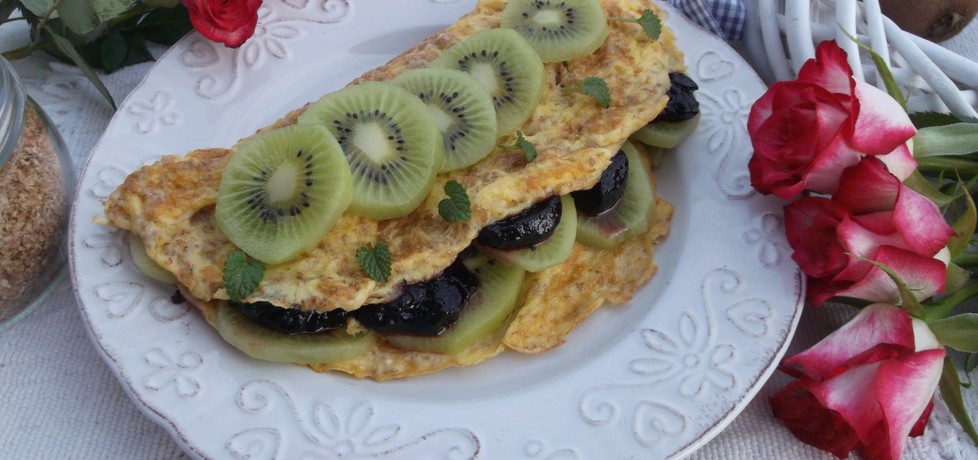 Śniadaniowy omlet z kiwi i dżemem. (autor: babeczka35 ...