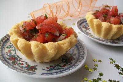 Kruche babeczki z salsą pomidorową