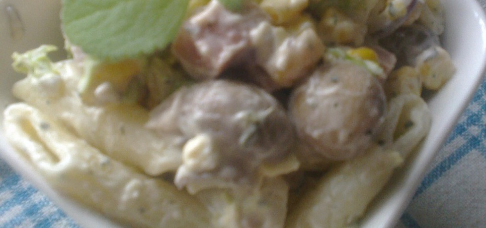 Sałatka z makaronem ,fetą ,pekinką i pieczarkami (autor: monika141 ...