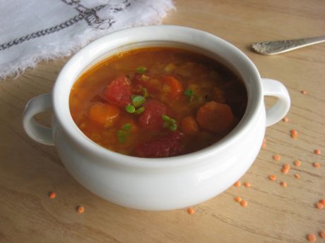 Zupa z czerwonej soczewicy i pomidorów przepis