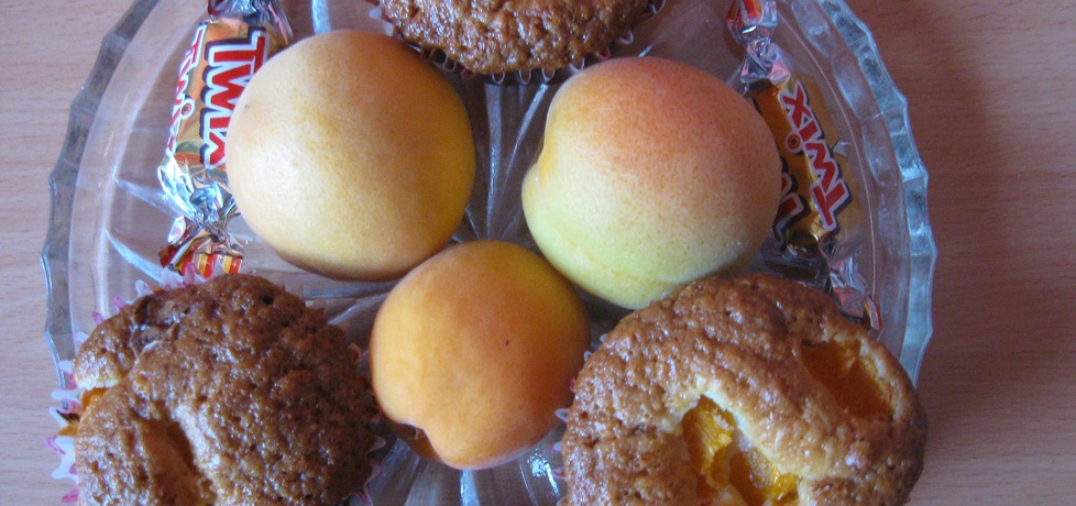 Muffinki z cukierkami twix i morelami (autor: monika63 ...